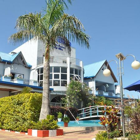 Hotel Sky Blue Mada Alasora エクステリア 写真
