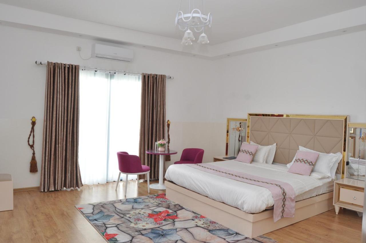 Hotel Sky Blue Mada Alasora エクステリア 写真