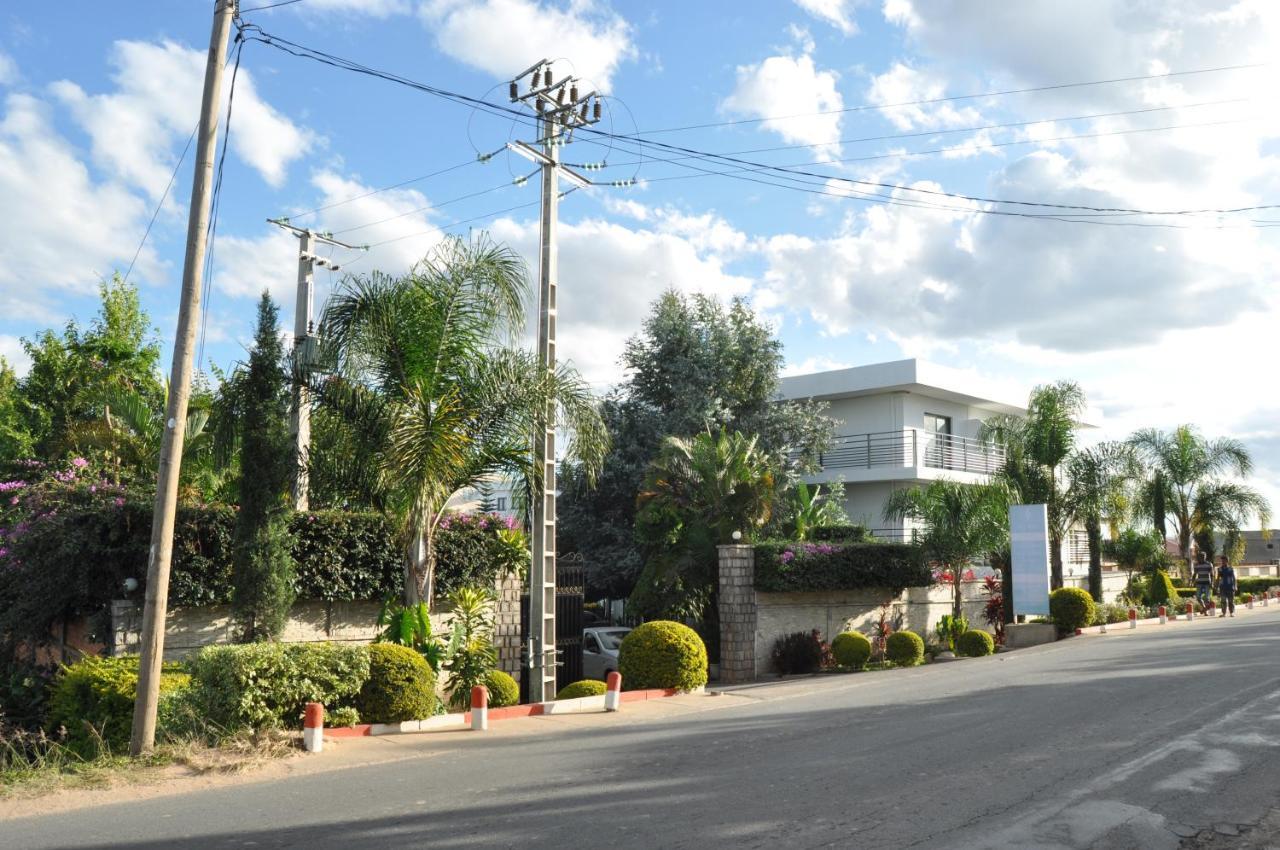 Hotel Sky Blue Mada Alasora エクステリア 写真