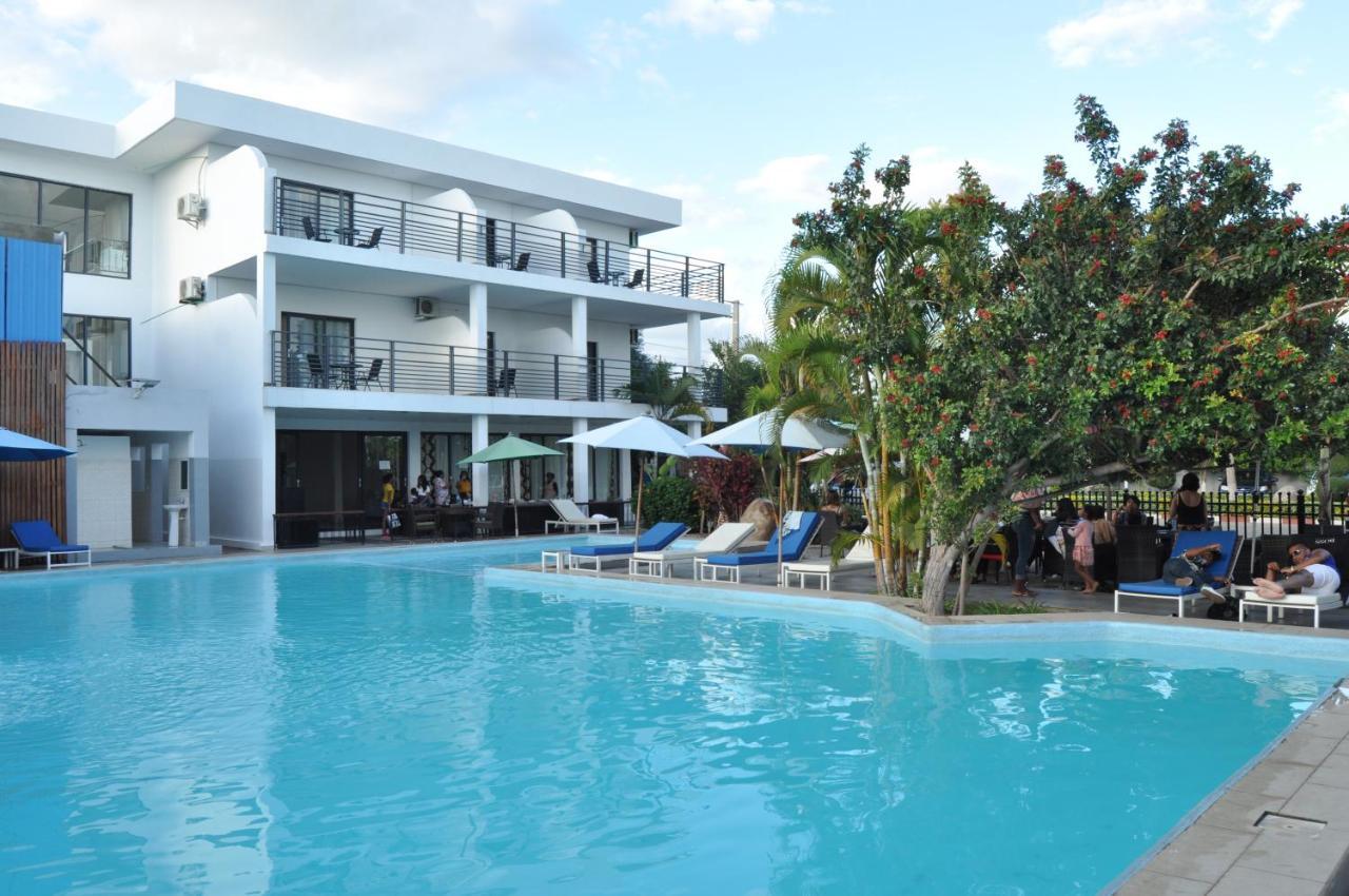 Hotel Sky Blue Mada Alasora エクステリア 写真
