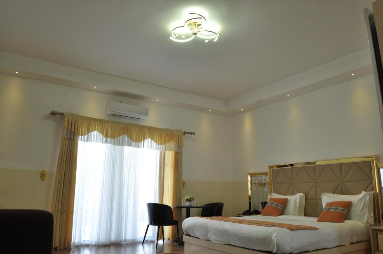 Hotel Sky Blue Mada Alasora エクステリア 写真
