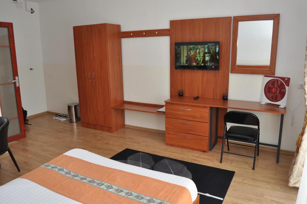 Hotel Sky Blue Mada Alasora エクステリア 写真