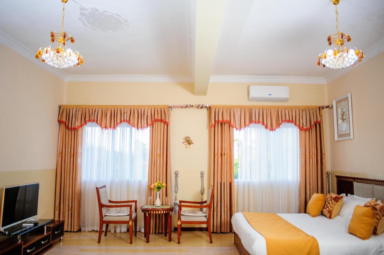 Hotel Sky Blue Mada Alasora エクステリア 写真
