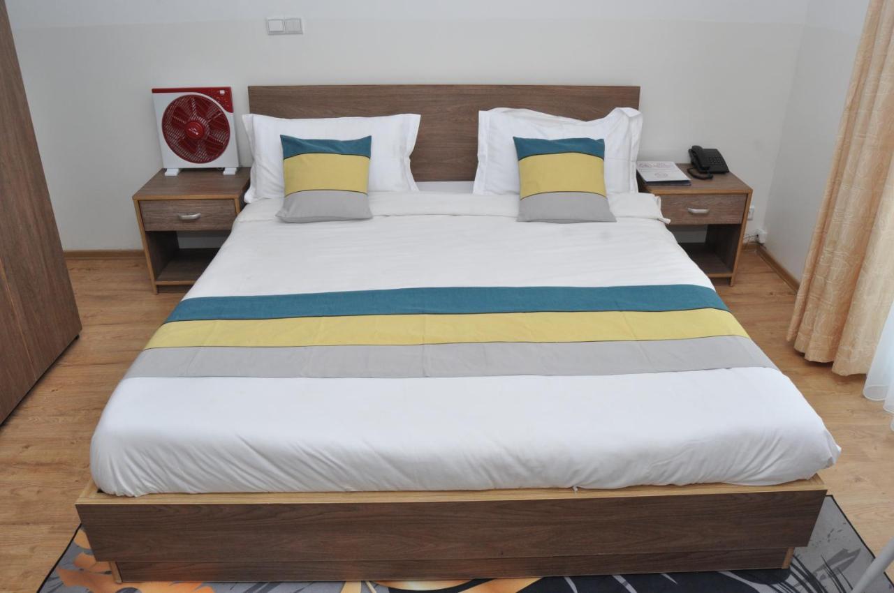 Hotel Sky Blue Mada Alasora エクステリア 写真