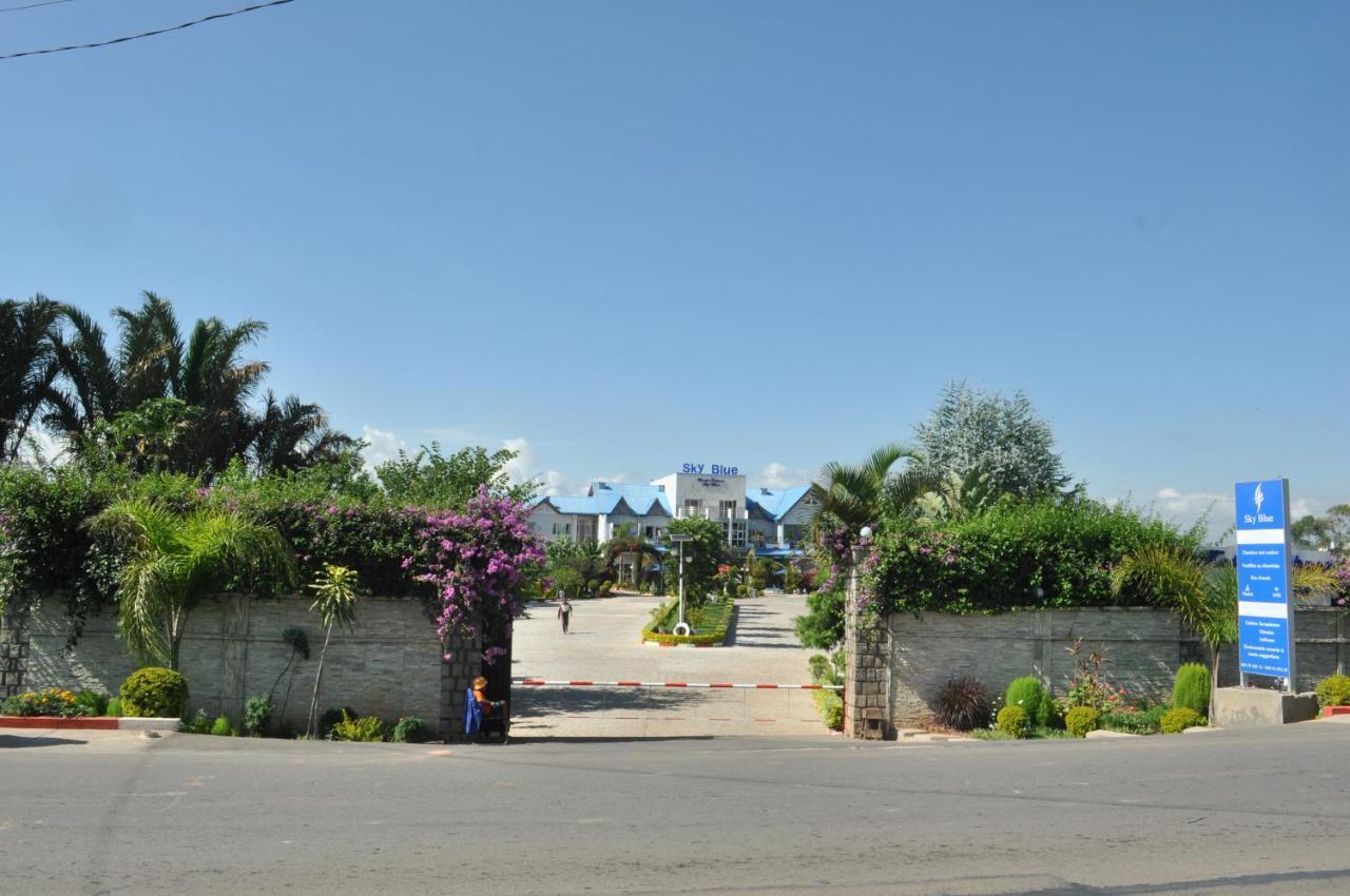 Hotel Sky Blue Mada Alasora エクステリア 写真