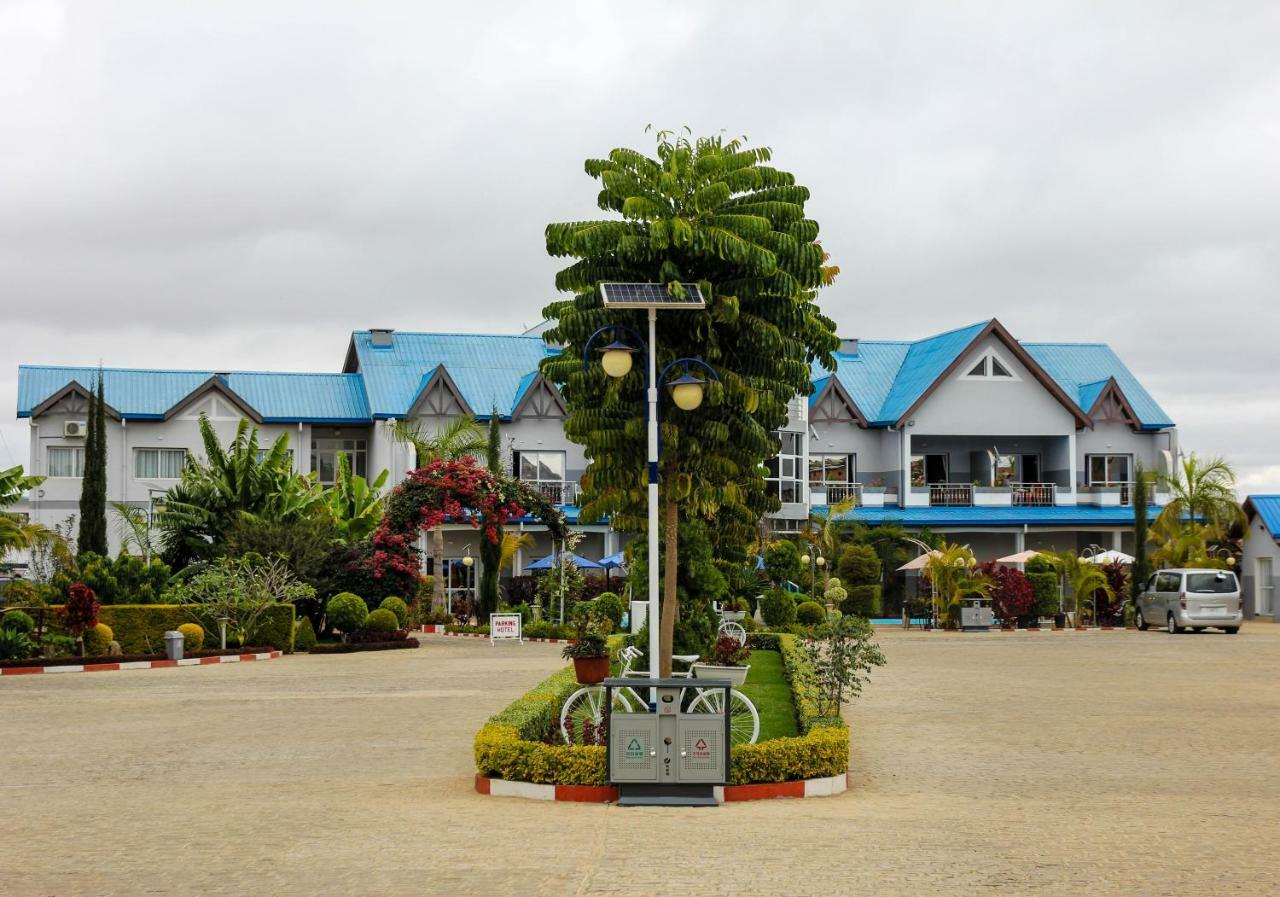 Hotel Sky Blue Mada Alasora エクステリア 写真